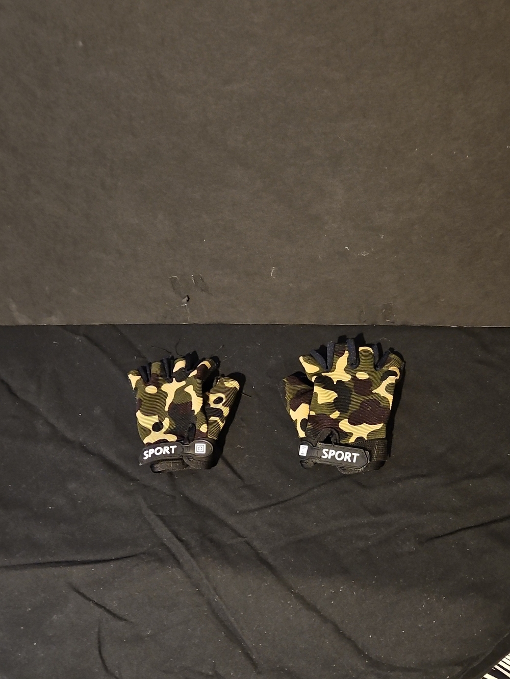Kid's Small Camouflage Half-Finger Workout Gloves - Green, Black, Brown